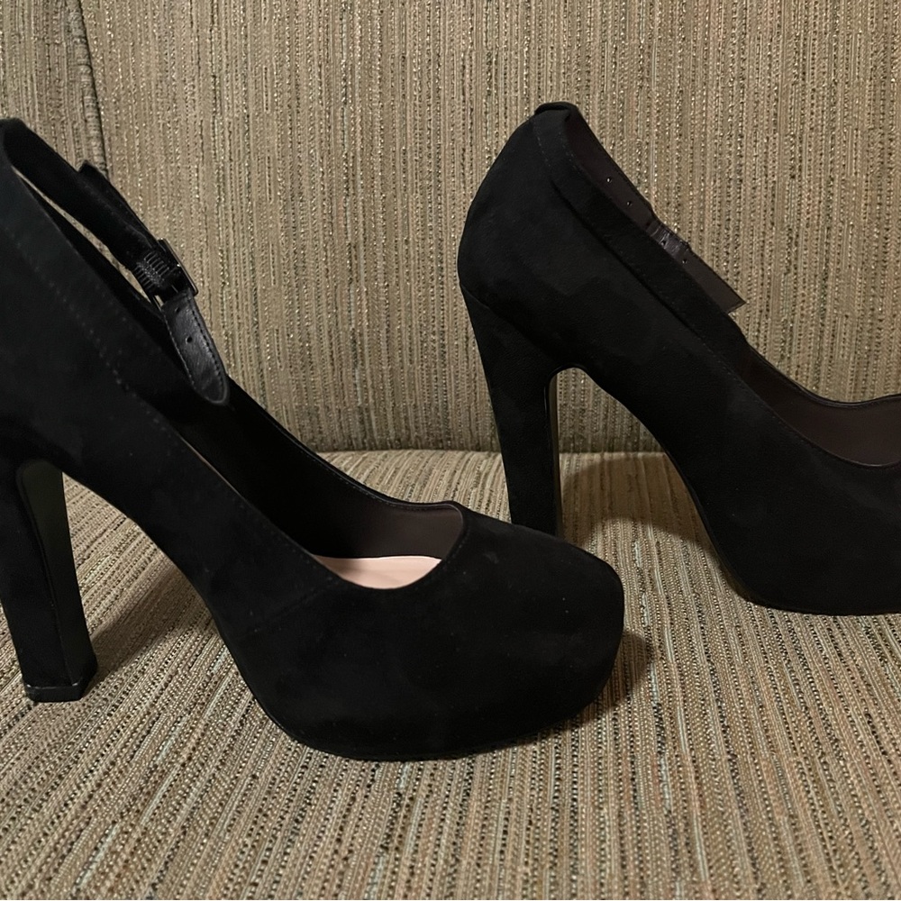 Faux suede pumps with small platform
